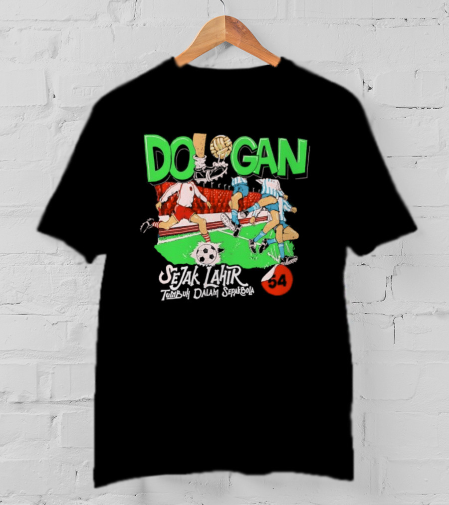 Dologan FC Sejak Lahir Tumbuh Dalam Sepakbola Retro Football Players And Field T-Shirt