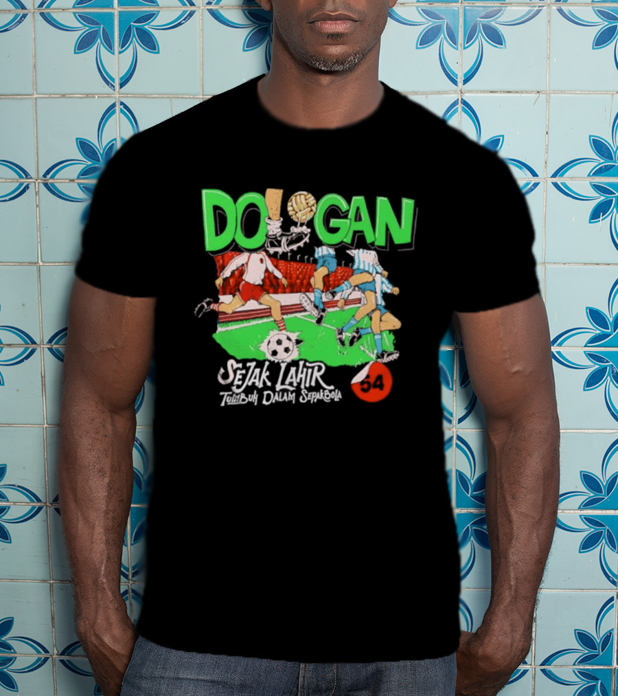 Dologan FC Sejak Lahir Tumbuh Dalam Sepakbola Retro Football Players And Field T-Shirt