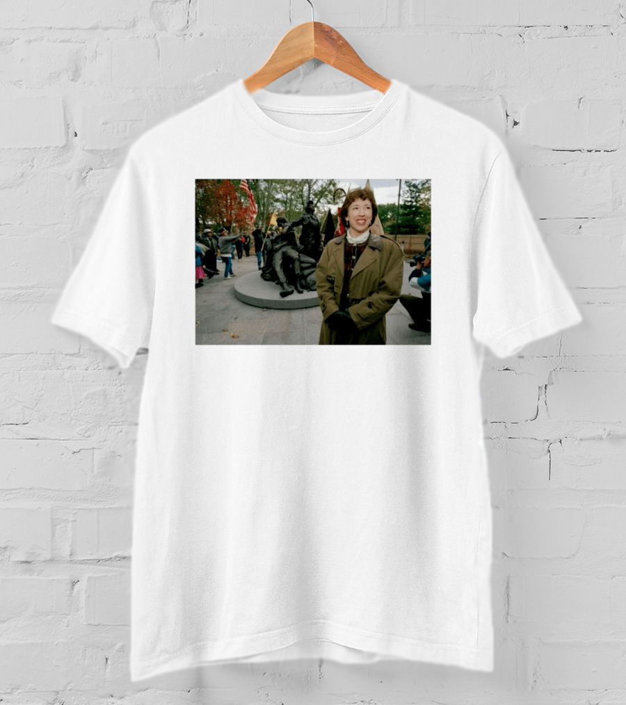 Diane Carlson Evans Vietnam Women's Memorial Campaign Leader Dies At 79 T-Shirt