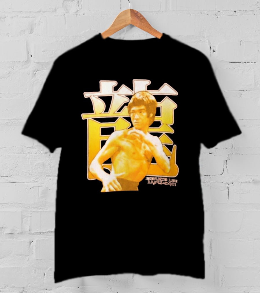 Bruce Lee Iconic Martial Arts Pose Chinese Characters T-Shirt