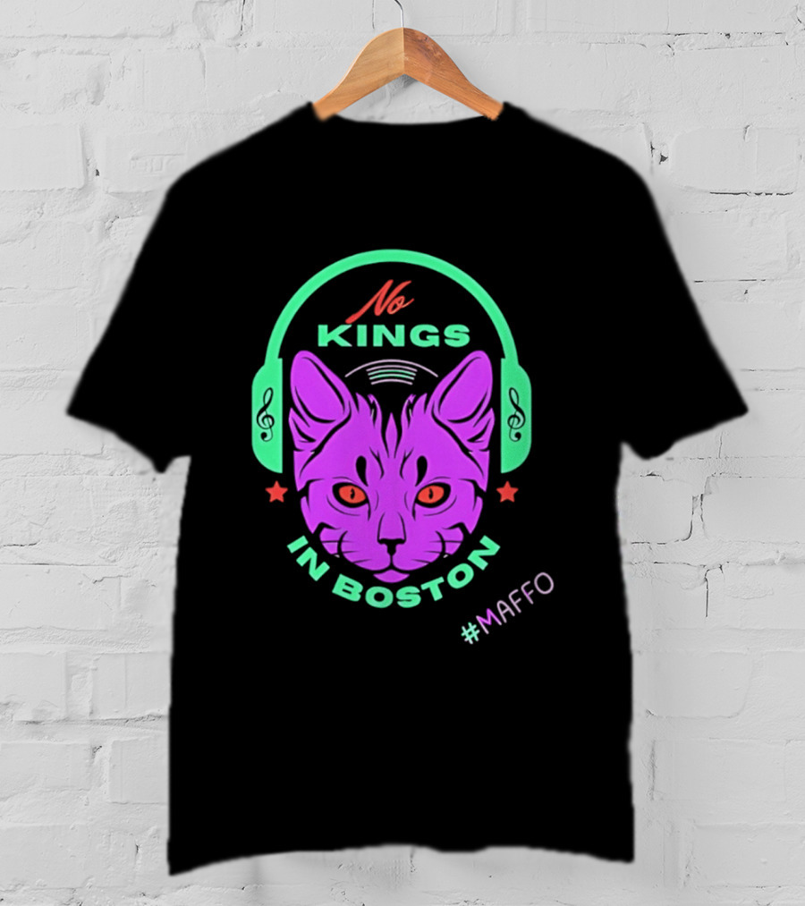 No Kings In Boston Cat With Headphones #Maffo T-Shirt
