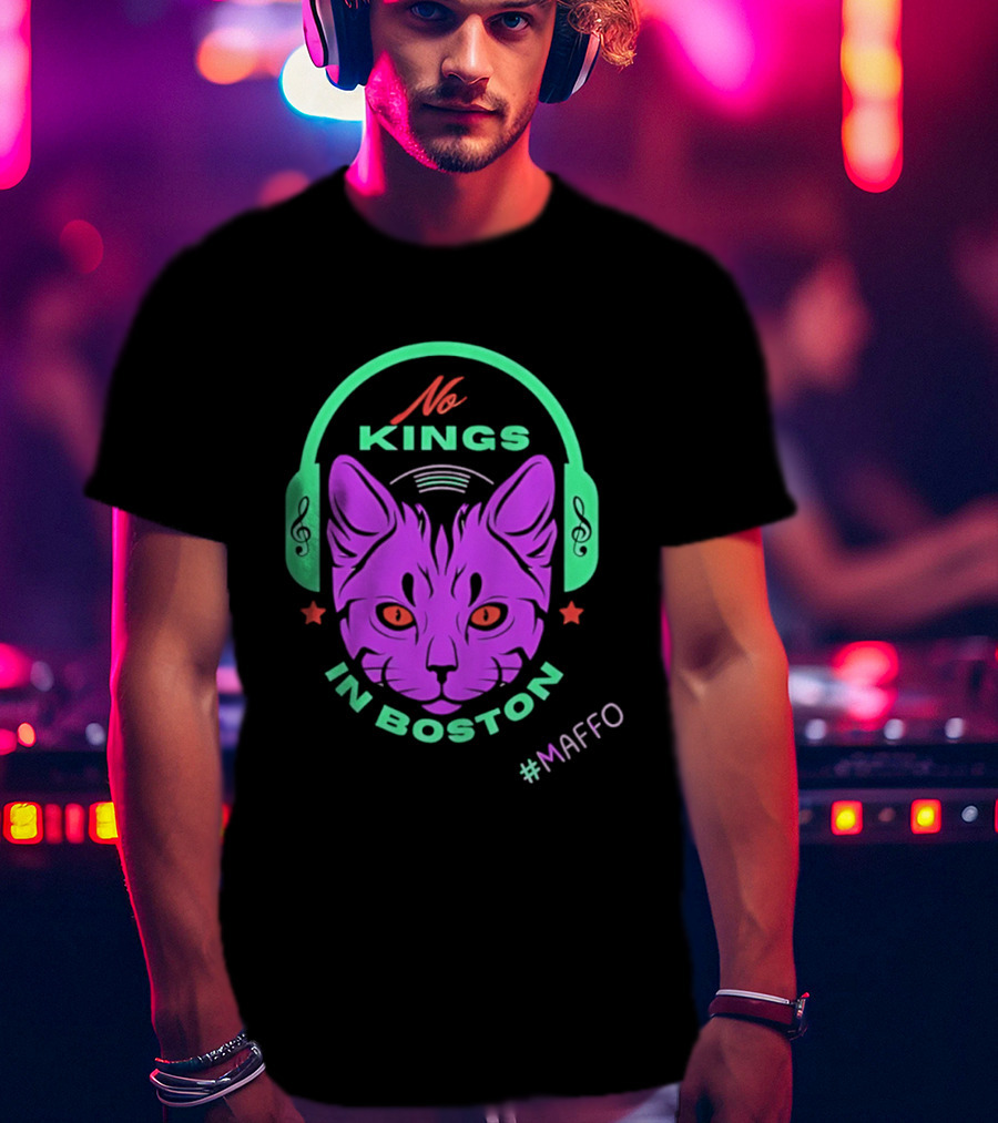 No Kings In Boston Cat With Headphones #Maffo T-Shirt