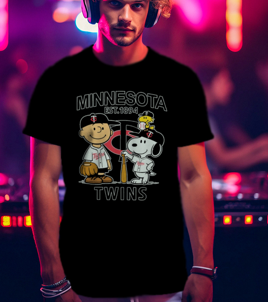 Minnesota Twins Est 1894 Snoopy Peanuts Baseball Charlie Brown Woodstock T-Shirt