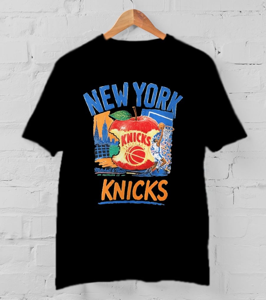 Mitchell & Ness New York Knicks NBA Apple Skyline Basketball Dunk Scene T-Shirt