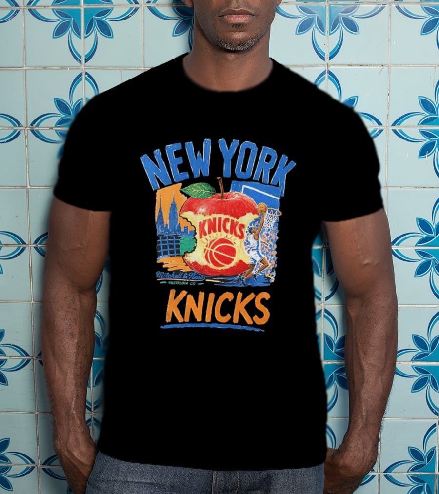Mitchell & Ness New York Knicks NBA Apple Skyline Basketball Dunk Scene T-Shirt