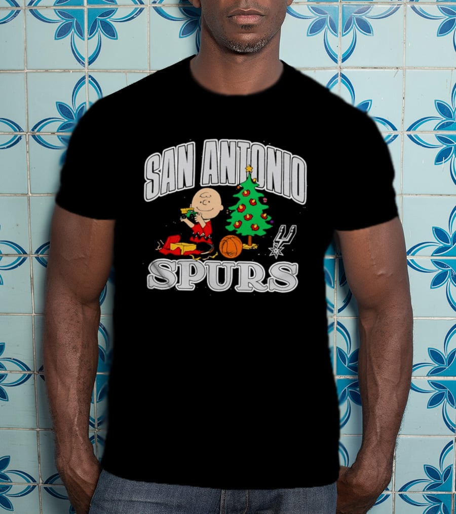 San Antonio Spurs Peanuts Charlie Brown Christmas Tree T-Shirt