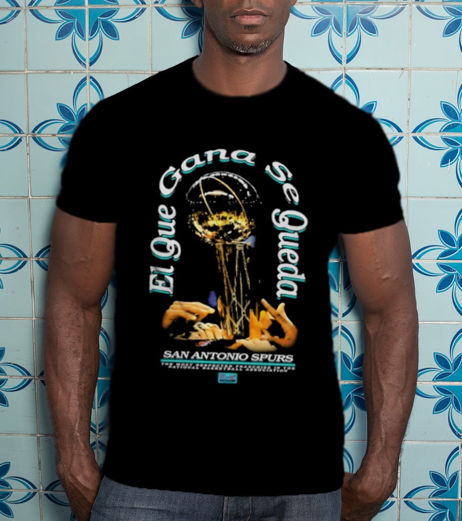 San Antonio Spurs El Que Gana Se Queda Winner Stays On Illustrated Basketball Trophy T-Shirt
