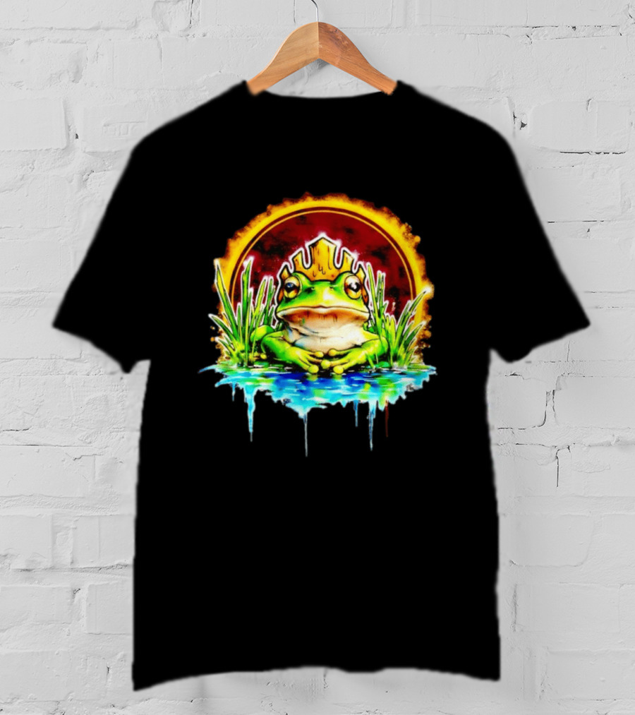Frog King Crown Pond Nature Amphibian Wildlife Majestic Regal Water Scene T-Shirt