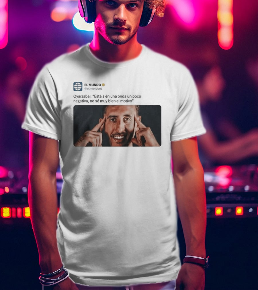 El Mundo Oyarzabal Estais En Una Onda Un Poco Negativa Sonriente Hombre T-Shirt