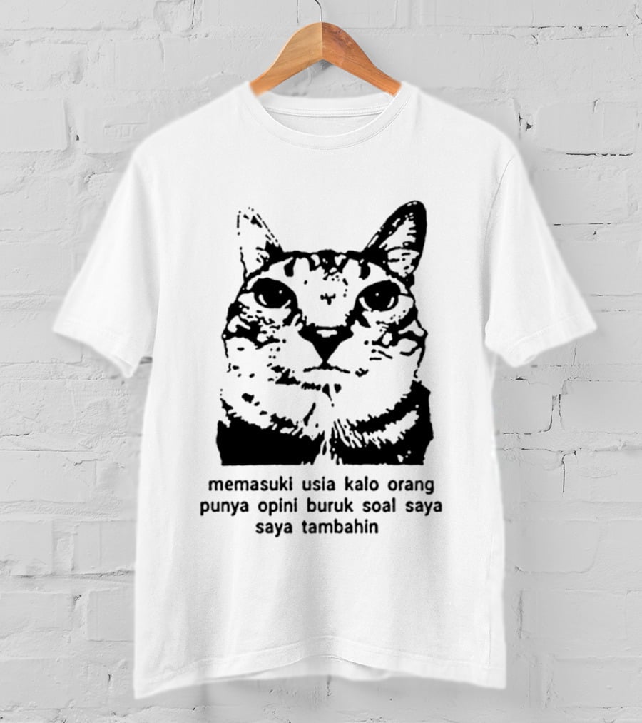Memasuki Usia Kalo Orang Punya Opini Buruk Soal Saya Saya Tambahin Cat Wajah Kucing T-Shirt