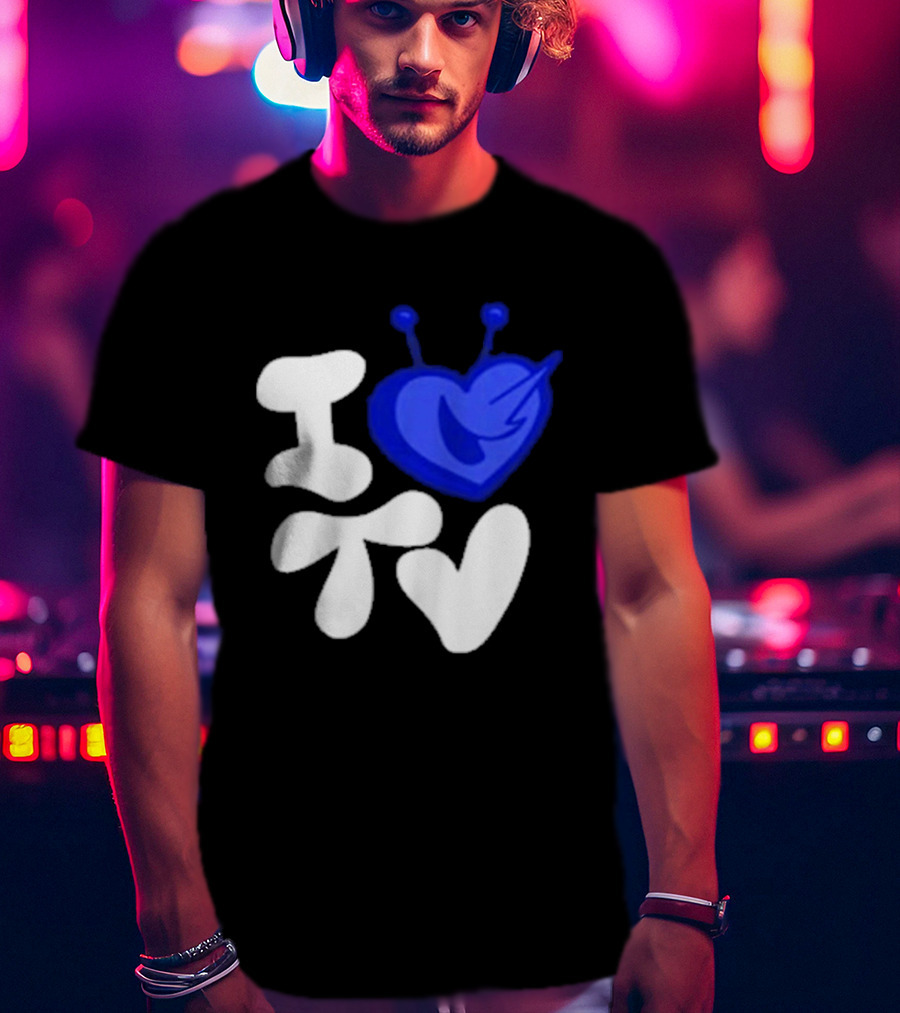 Paperboxmart I Love TV Blue Heart Antenna T-Shirt