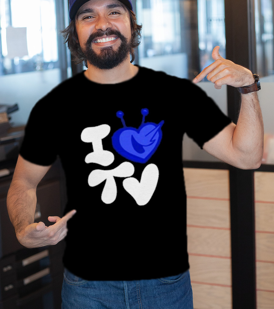 Paperboxmart I Love TV Blue Heart Antenna T-Shirt
