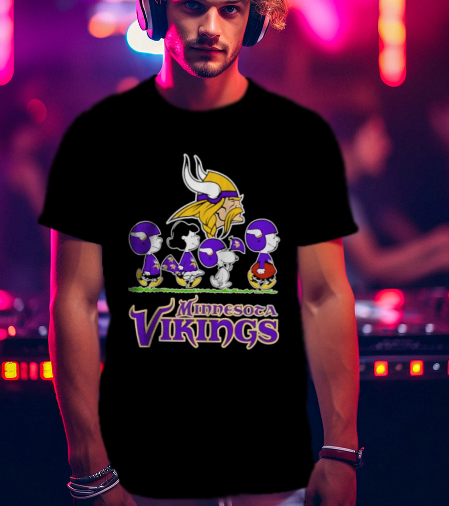 Peanuts Snoopy Minnesota Vikings Characters NFL Team Collaboration T-Shirt