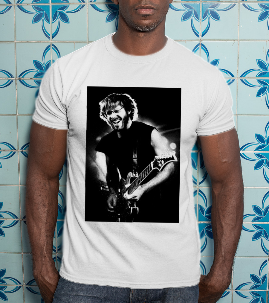 Phish Trey Anastasio Iconic Live Performance Guitarist Black And White Image T-Shirt