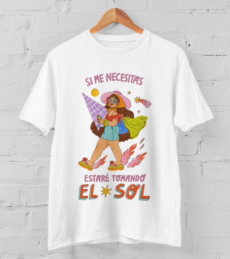 Si Me Necesitas Estaré Tomando El Sol Mujer Con Sombrero De Verano Y Cóctel Retro Vacaciones T-Shirt