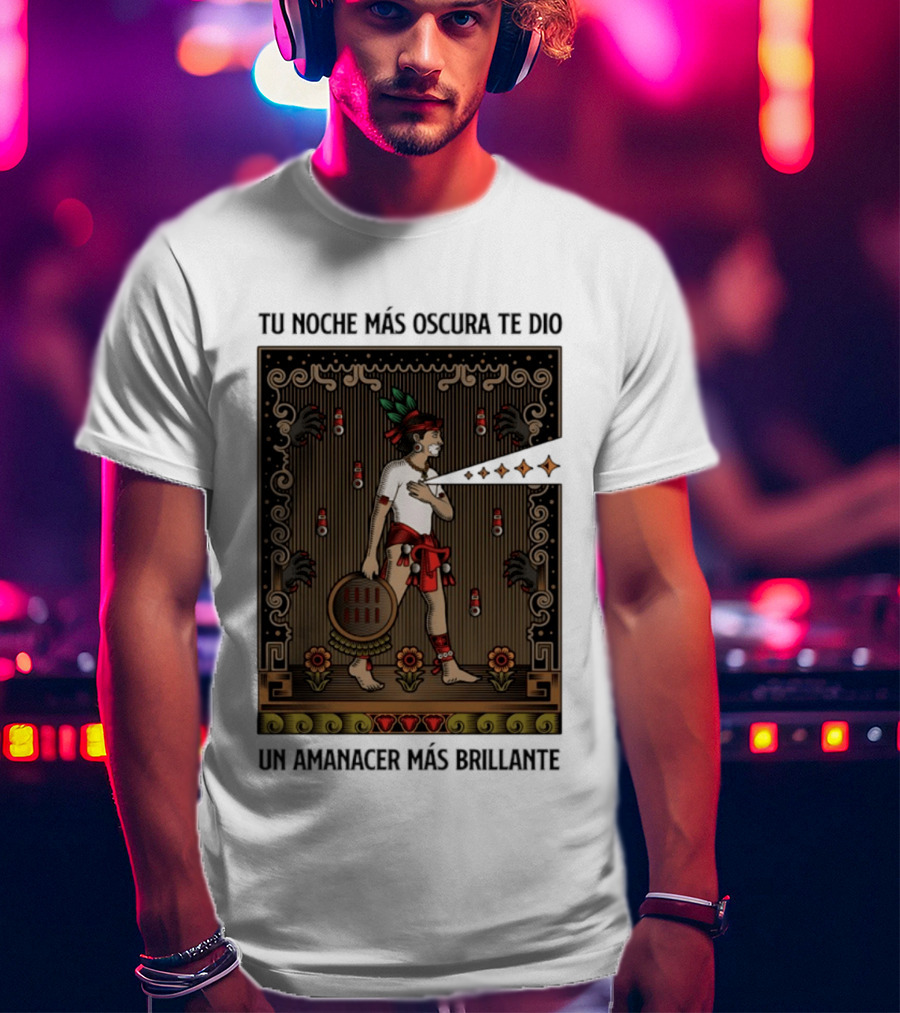 Tu Noche Más Oscura Te Dio Un Amanecer Más Brillante Guerrero Azteca Arte Mexicano Tradicional T-Shirt