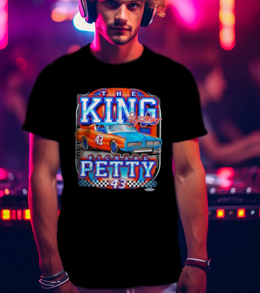 Richard Petty The King No 43 NASCAR Racing Car Checkered Flag T-Shirt