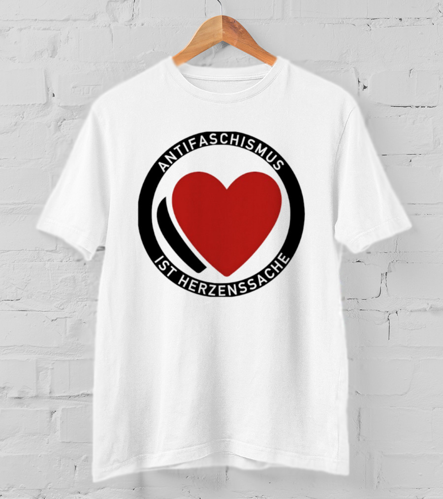 Antifaschismus Ist Herzenssache Symbol Rotes Herz Antifa T-Shirt