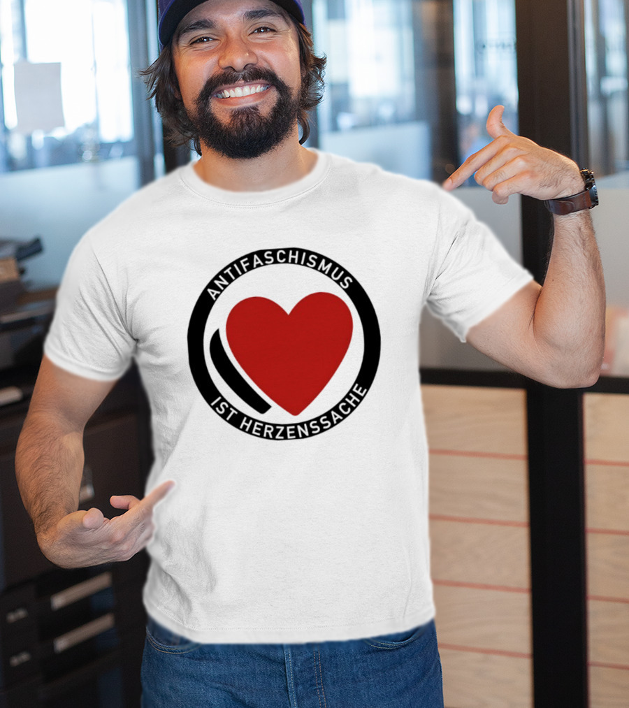 Antifaschismus Ist Herzenssache Symbol Rotes Herz Antifa T-Shirt