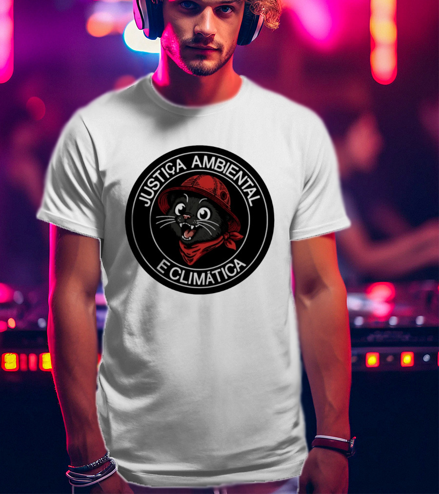Justiça Ambiental E Climática Black Cat In Red Helmet And Bandana T-Shirt
