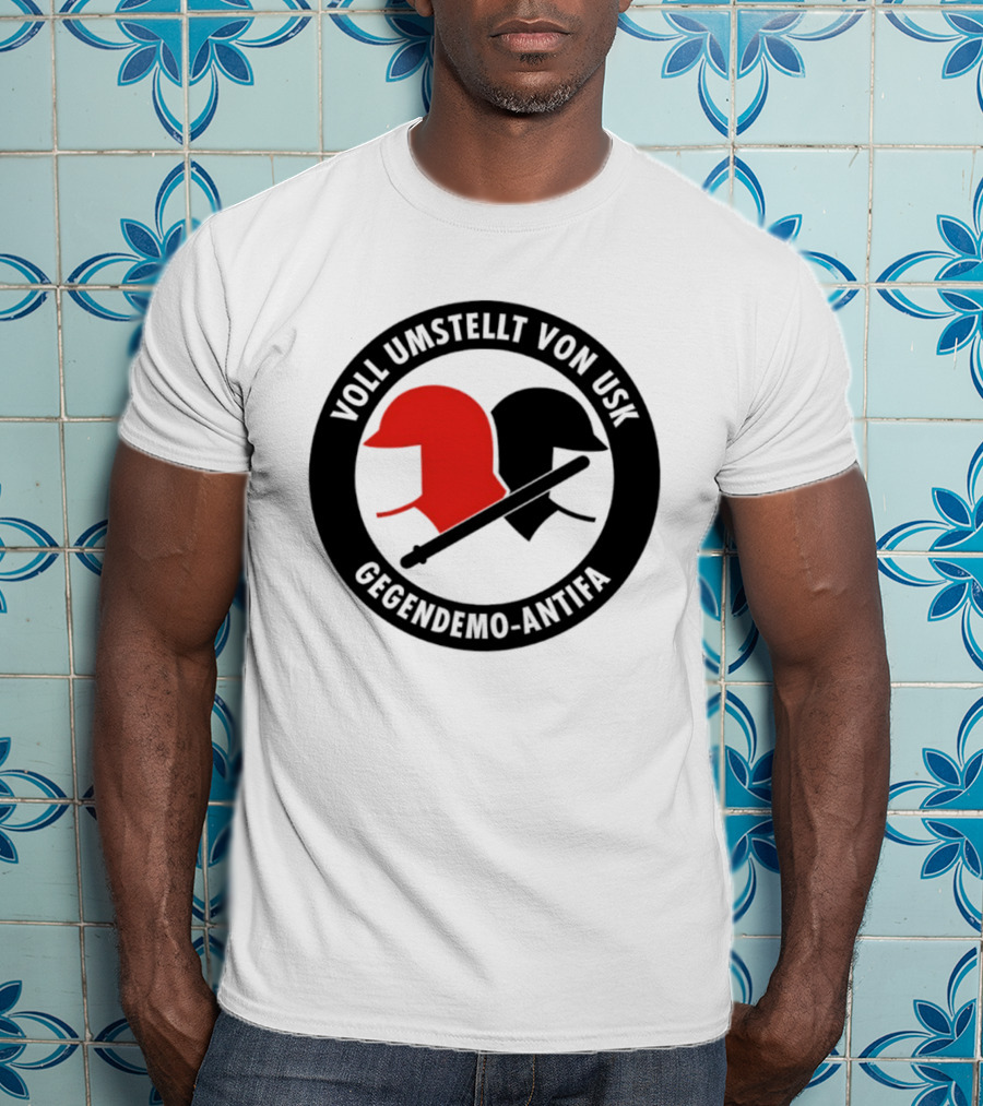 Voll Umstellt Von USK Gegendemo Antifa Helmet T-Shirt