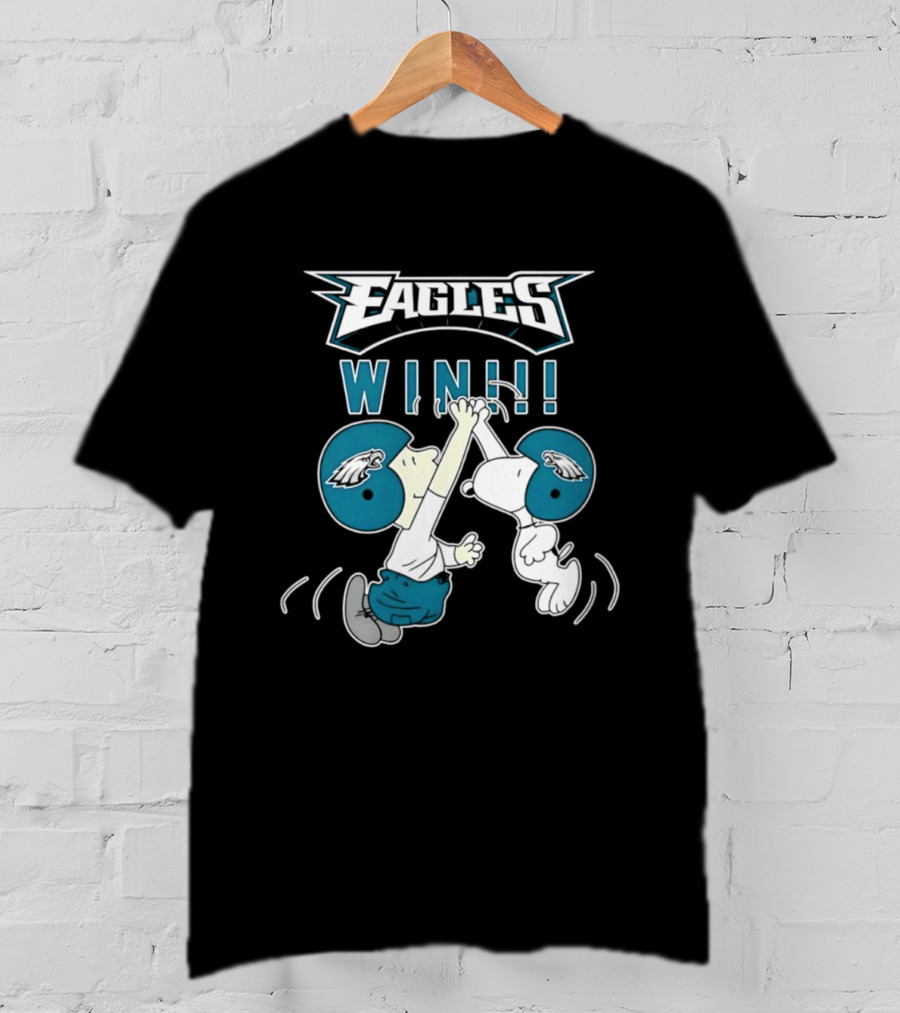 Philadelphia Eagles Win Peanuts Snoopy And Charlie Brown High Five T-Shirt