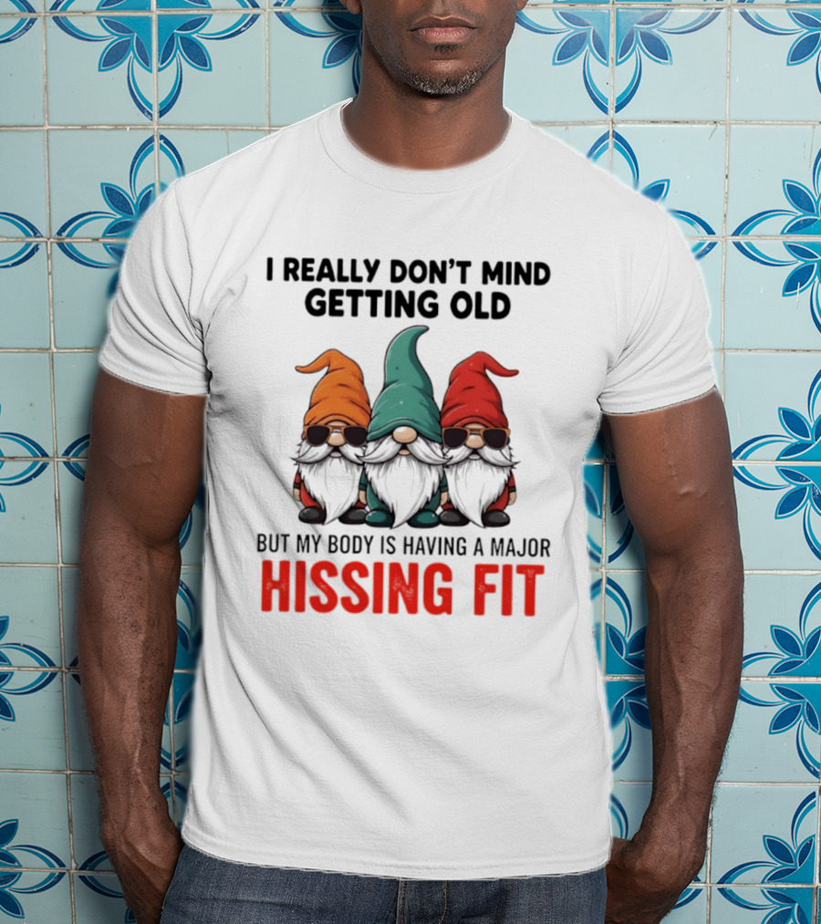 I Really Don't Mind Getting Old Gnome Christmas But My Body Is Having A Major Hissing Fit T-Shirt
