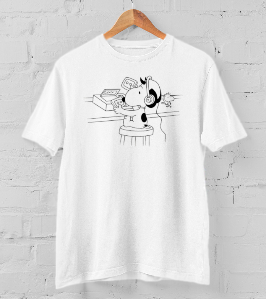 Snoopy And Woodstock Headphones Music Listening Scene T-Shirt