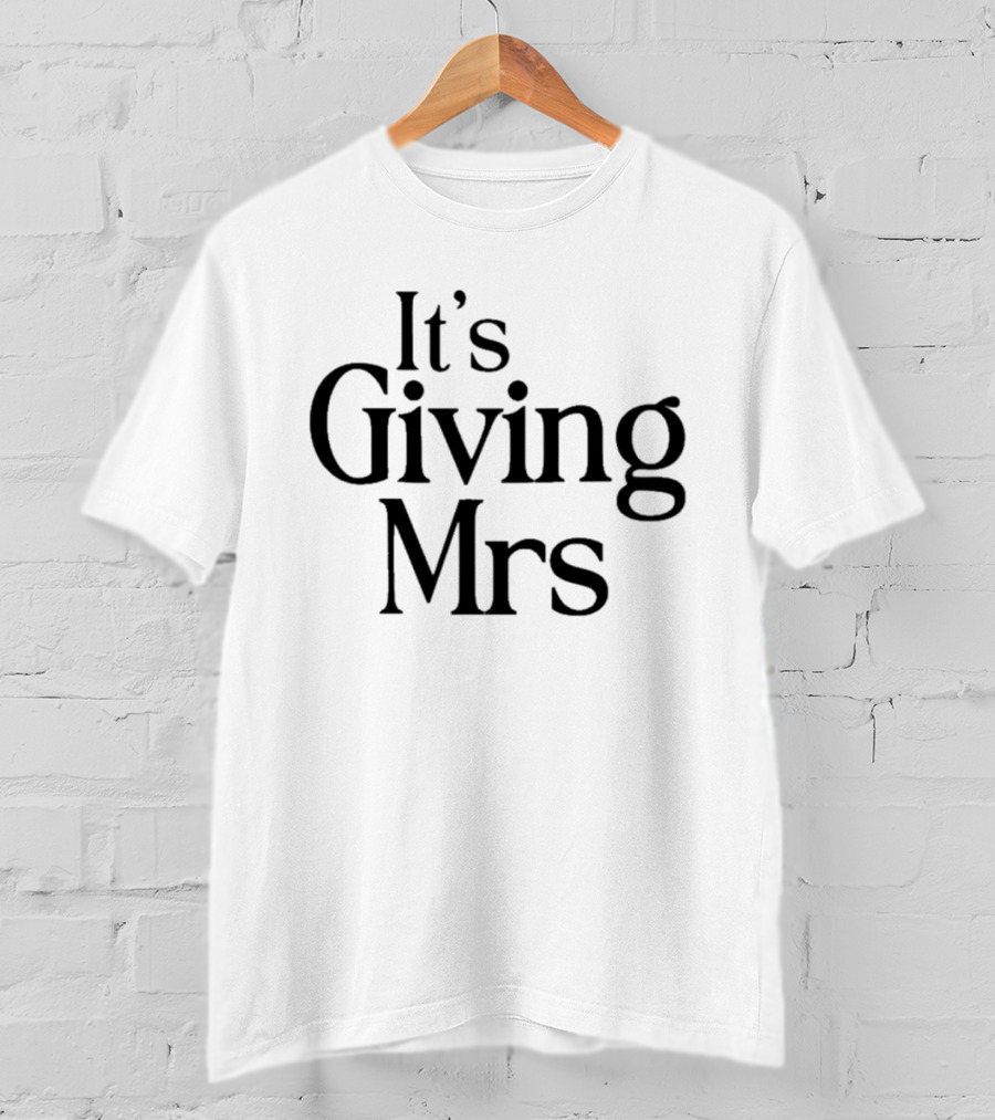 NaomiSky15 It's Giving Mrs T-Shirt