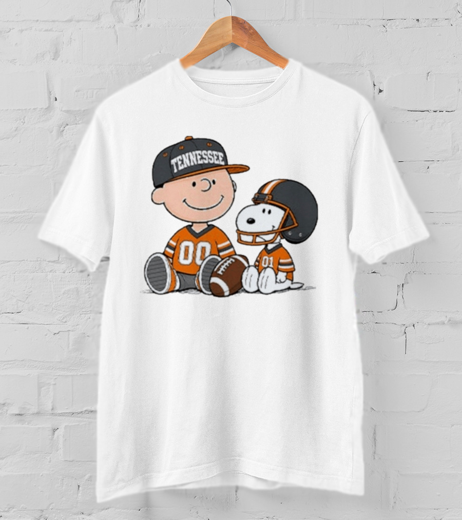 Tennessee Football Charlie Brown Snoopy Peanuts 00 01 T-Shirt