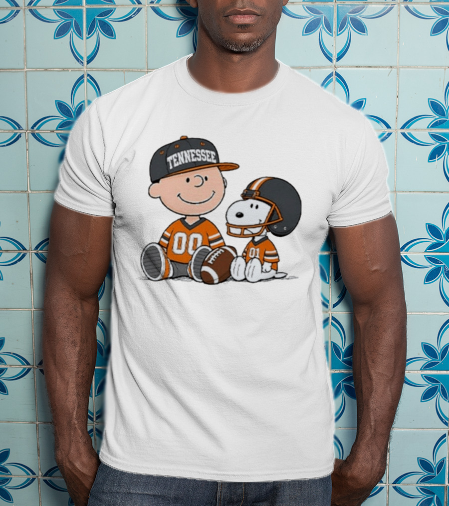 Tennessee Football Charlie Brown Snoopy Peanuts 00 01 T-Shirt