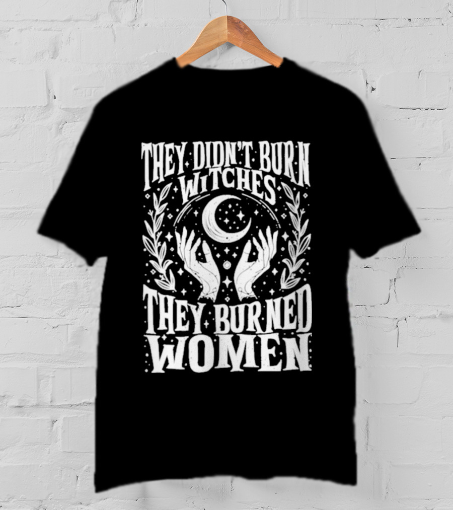They Didn't Burn Witches They Burned Women Crescent Moon Hands Wreath T-Shirt