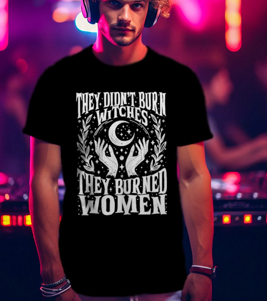 They Didn't Burn Witches They Burned Women Crescent Moon Hands Wreath T-Shirt
