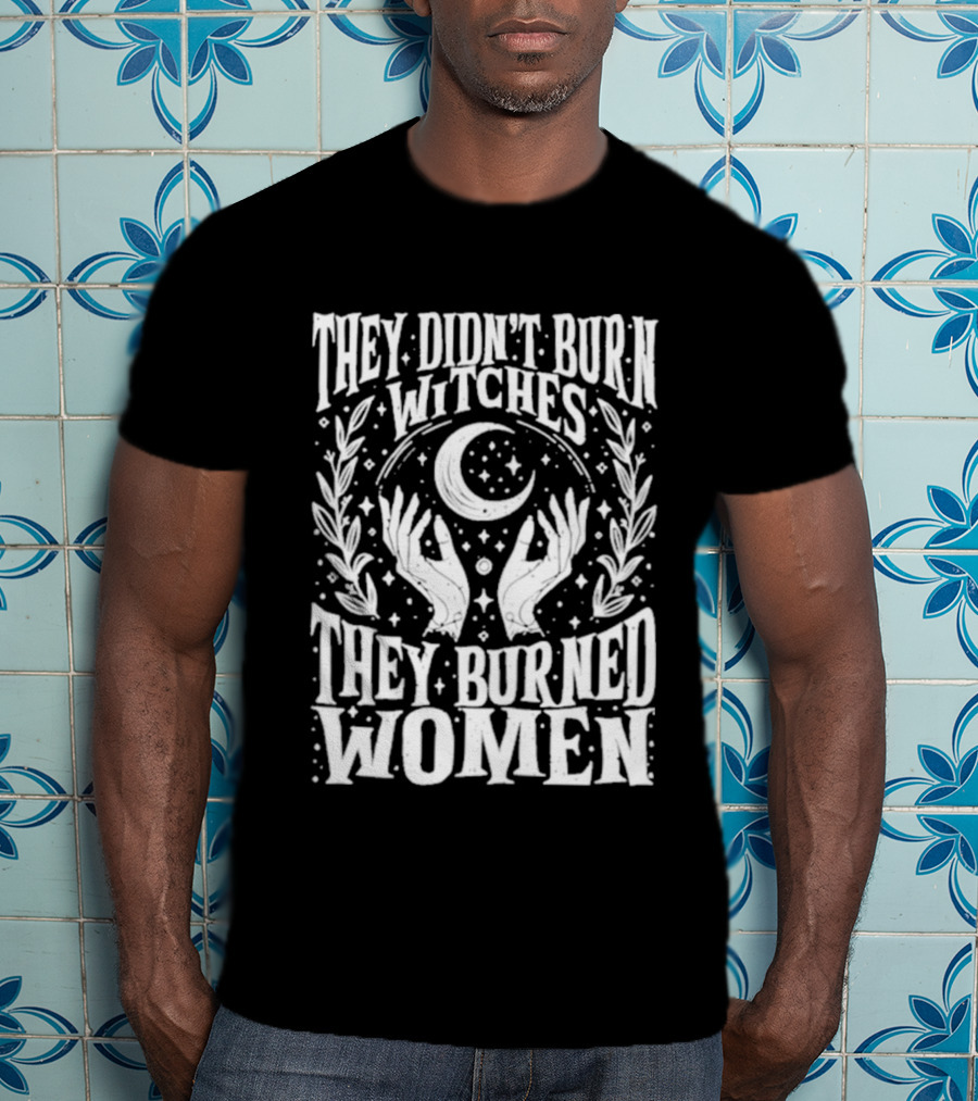 They Didn't Burn Witches They Burned Women Crescent Moon Hands Wreath T-Shirt