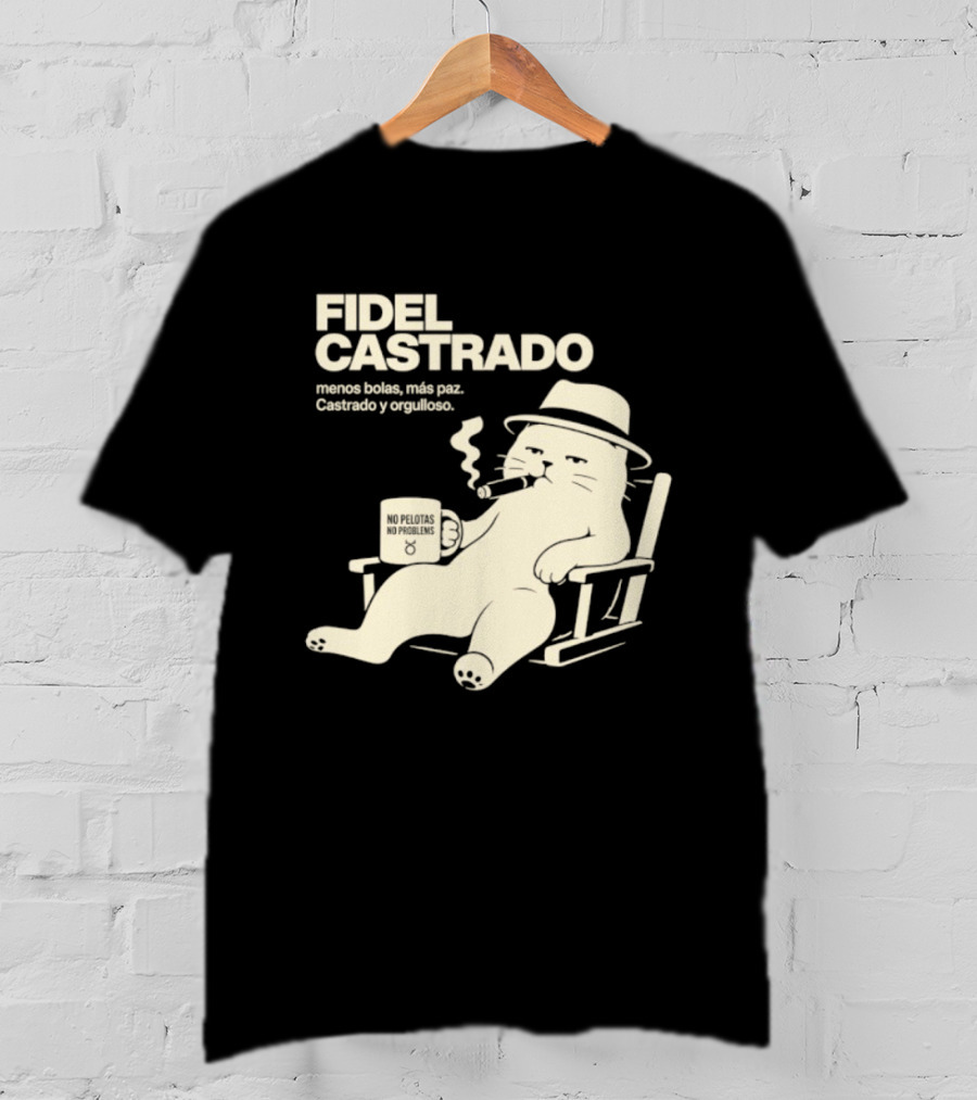 Fidel Castrado Menos Bolas Mas Paz Cat Con Silla Sombrero Cigarro T-Shirt