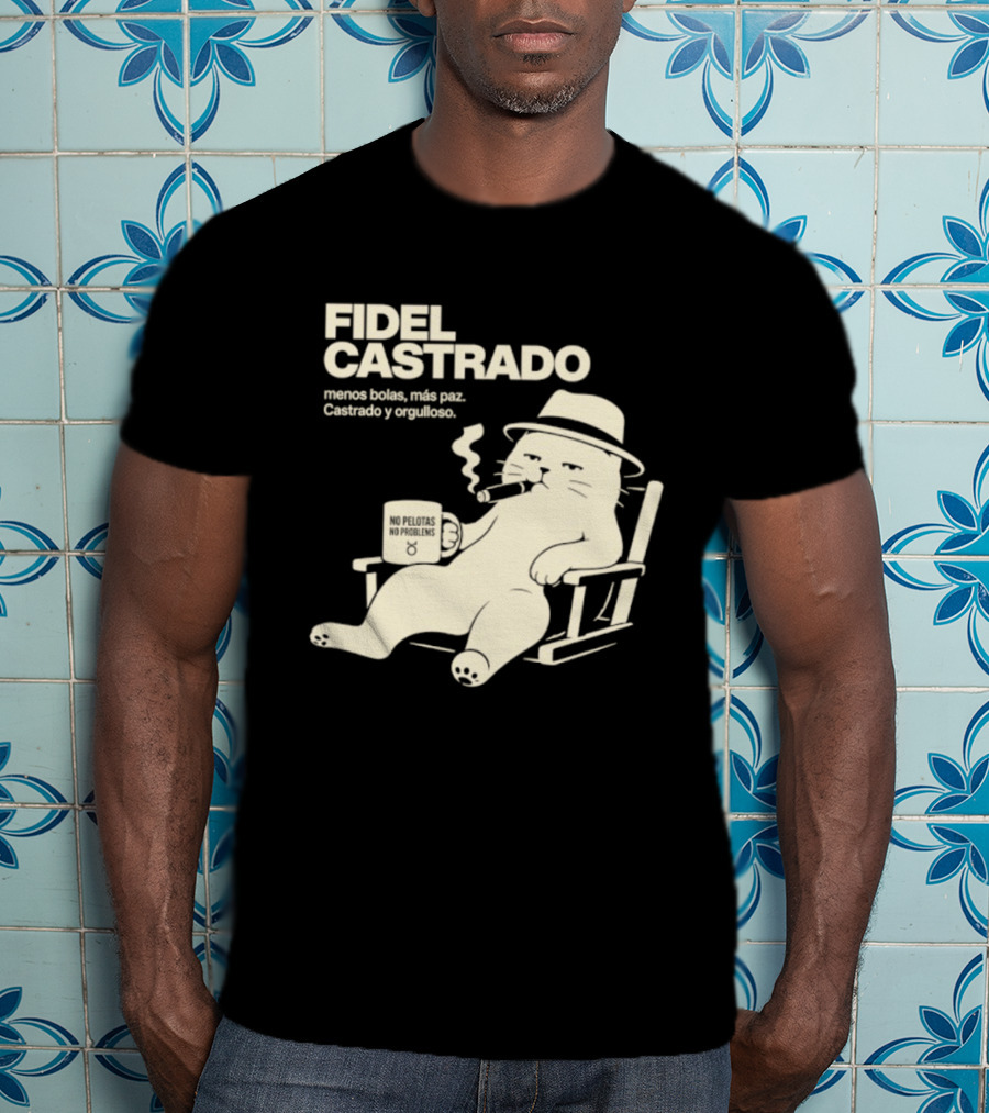 Fidel Castrado Menos Bolas Mas Paz Cat Con Silla Sombrero Cigarro T-Shirt