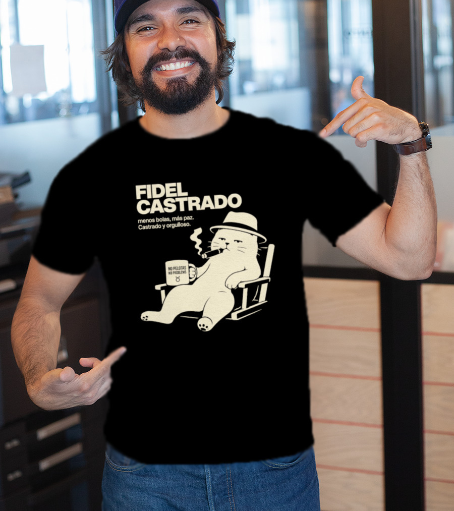 Fidel Castrado Menos Bolas Mas Paz Cat Con Silla Sombrero Cigarro T-Shirt