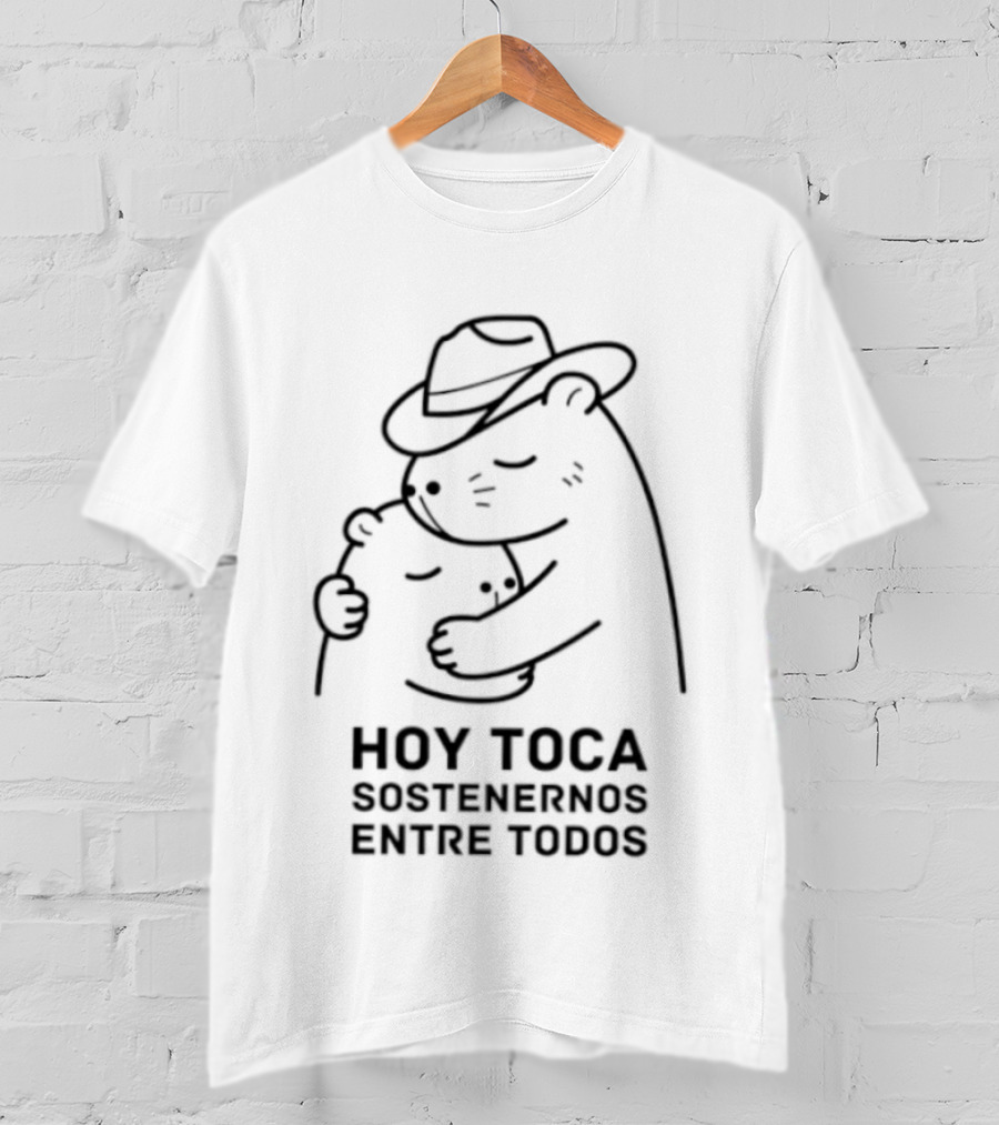 Hoy Toca Sostenernos Entre Todos Bear Hug T-Shirt