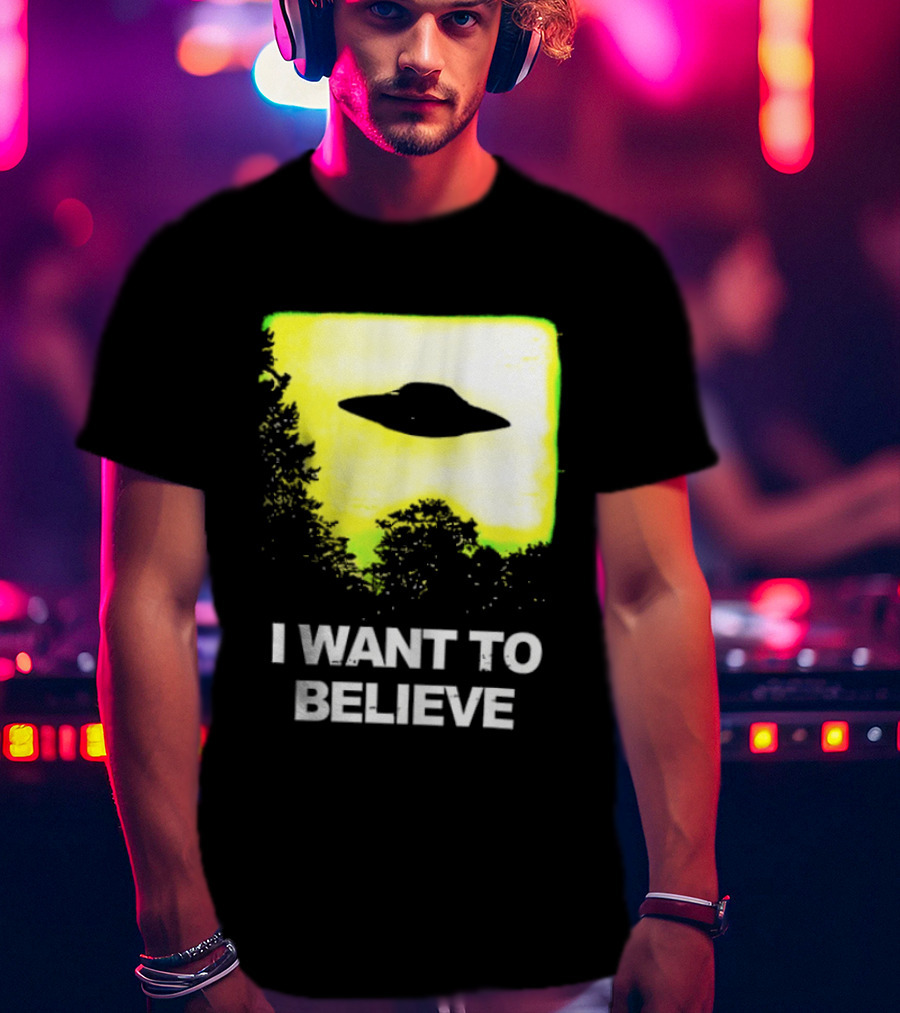 Alien I Want To Believe UFO Silhouette Paranormal Activity The Truth Is Out There T-Shirt