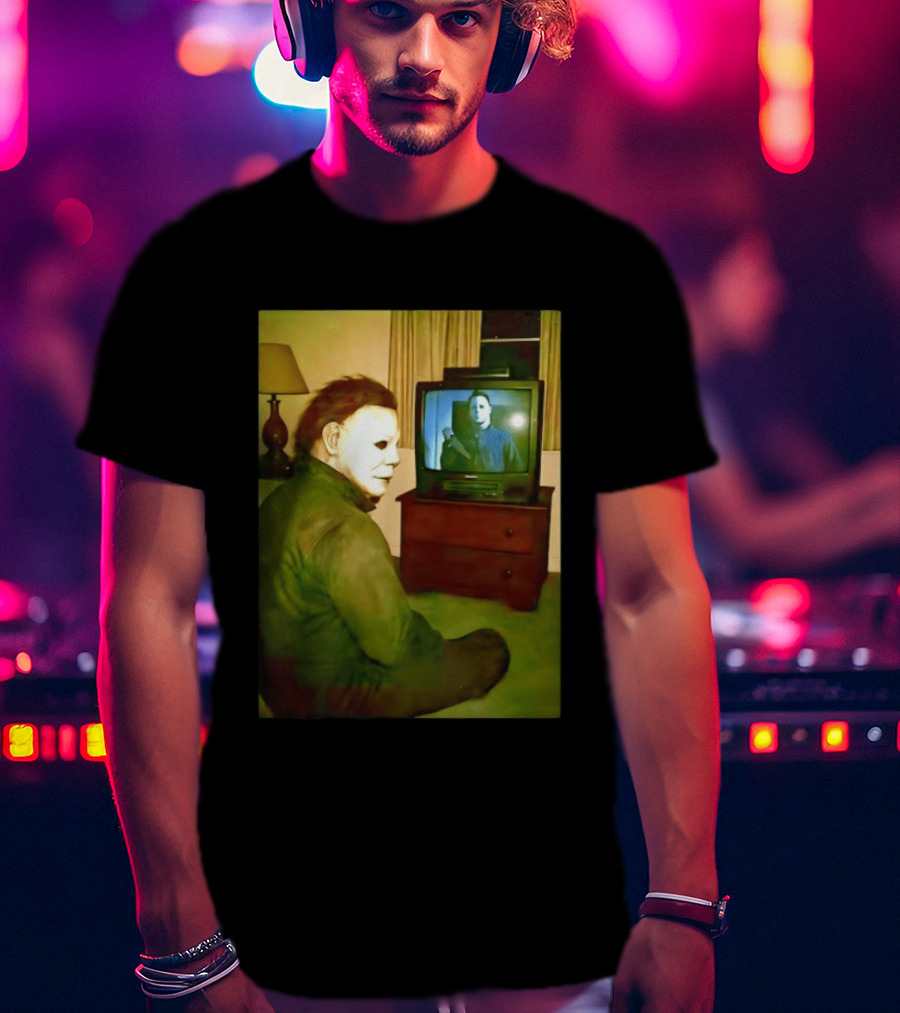 Michael Myers Ing Himself On TV Halloween Scene T-Shirt
