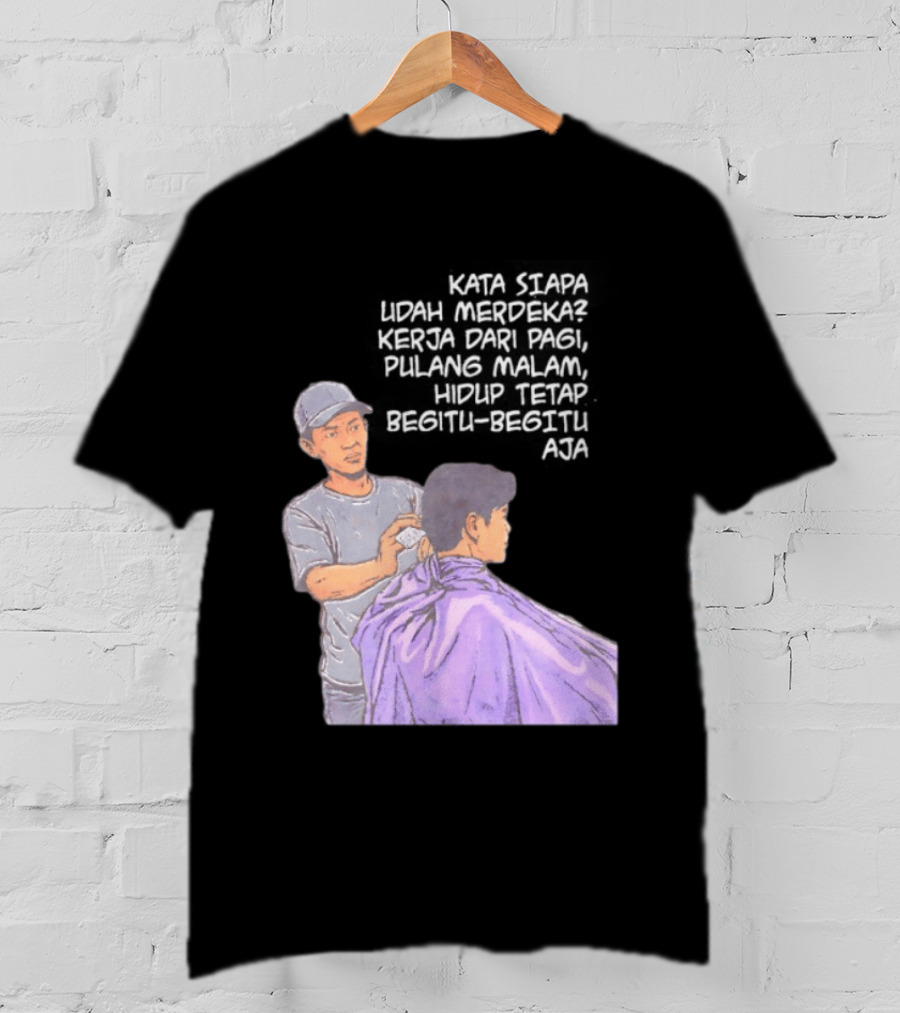 Kata Siapa Udah Merdeka Kerja Dari Pagi Pulang Malam Hidup Tetap Begitu Begitu Aja Barber T-Shirt