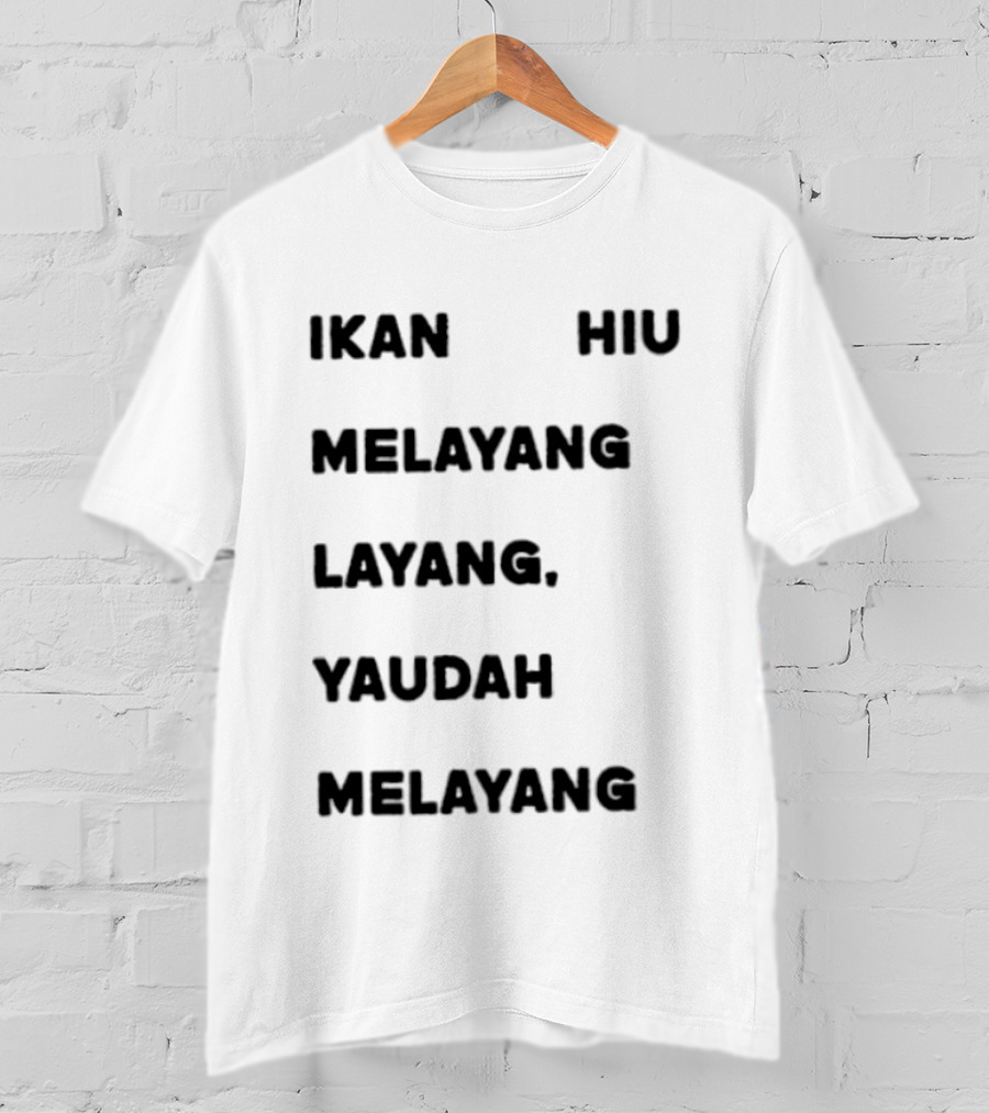 Ikan Hiu Melayang Layang Yaudah Melayang Floating Shark Trend T-Shirt