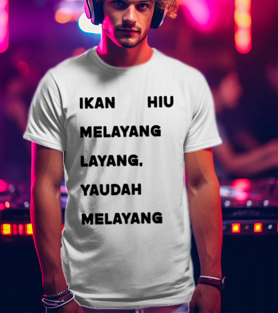 Ikan Hiu Melayang Layang Yaudah Melayang Floating Shark Trend T-Shirt