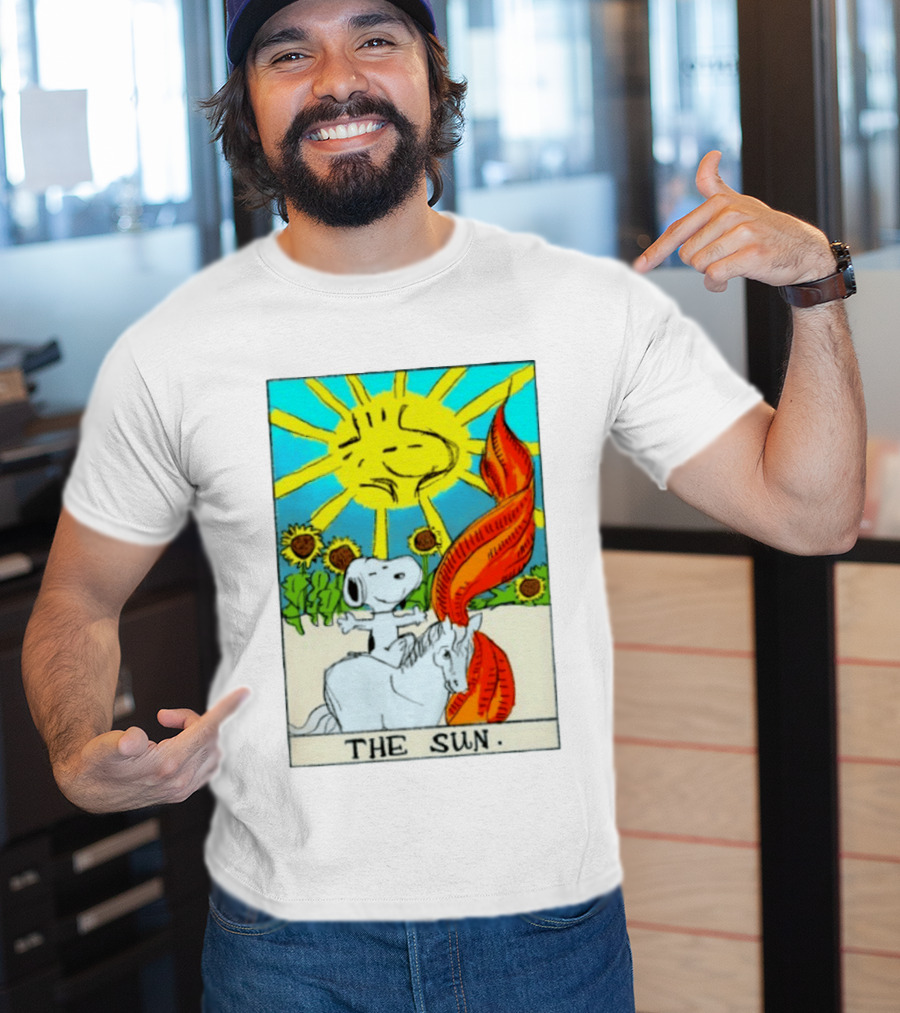 Snoopy The Sun Tarot Card Peanuts Charlie Brown Tarot T-Shirt