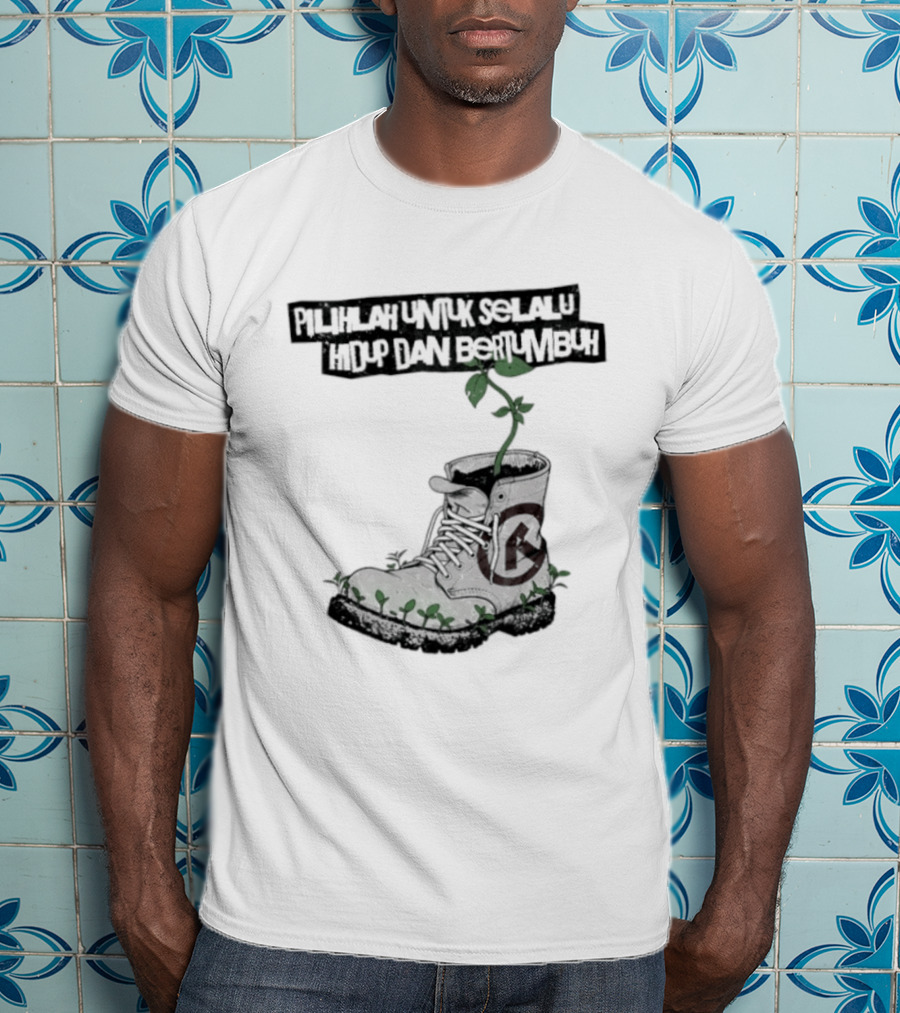Pilihlah Untuk Selalu Hidup Dan Bertumbuh Tanaman Dalam Boot T-Shirt