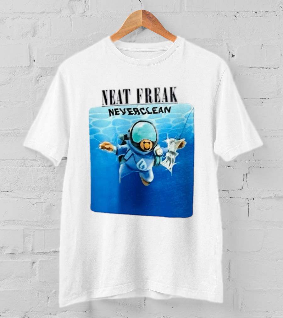 Neat Freak Neverclean Diver Catching Litter T-Shirt
