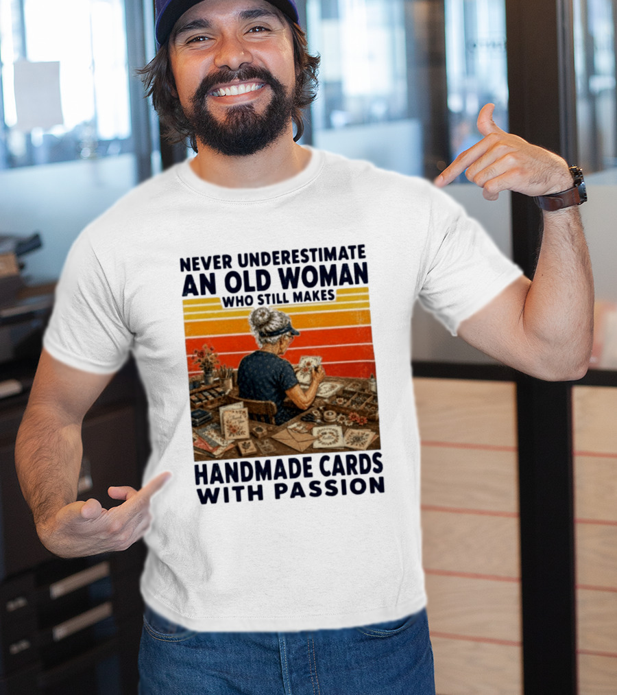 Never Underestimate An Old Woman Who Still Makes Handmade Cards With Passion Vintage Crafting Scene T-Shirt