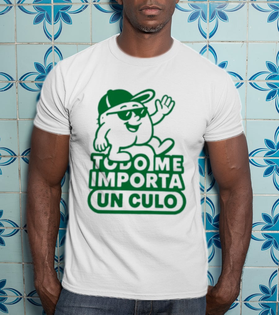 Todo Me Importa Un Culo Caracter Con Gafas Y Gorra Verde T-Shirt