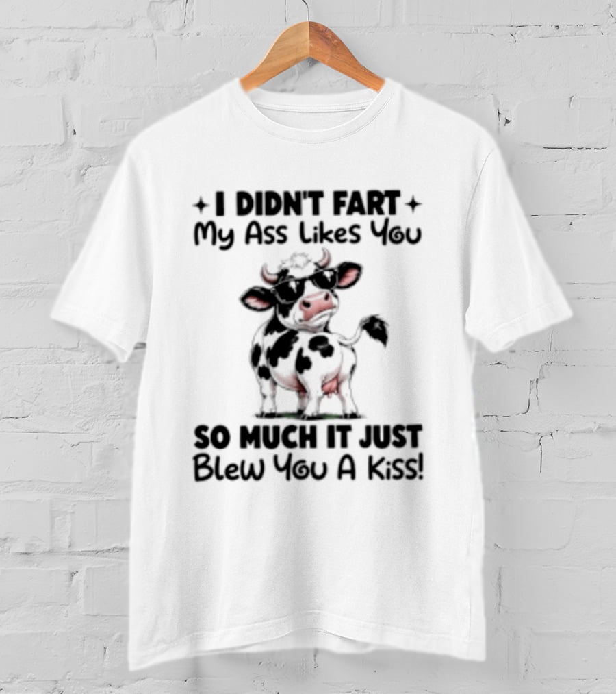 I Didn't Fart My Ass Likes You So Much It Just Blew You A Kiss Cow Cartoon Humorous T-Shirt