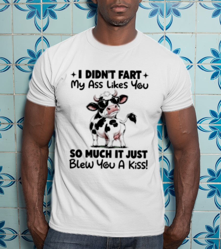I Didn't Fart My Ass Likes You So Much It Just Blew You A Kiss Cow Cartoon Humorous T-Shirt
